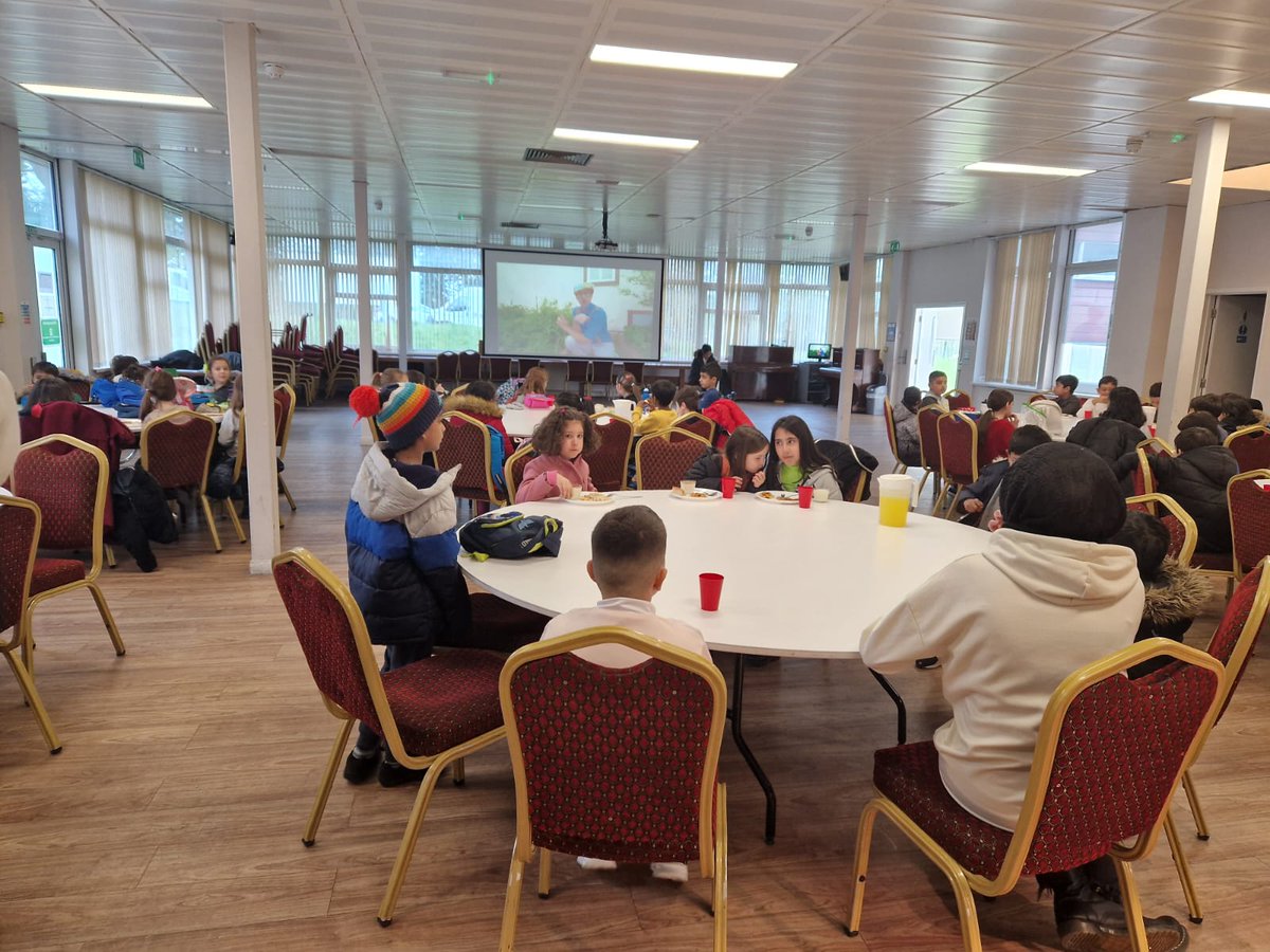 axisedutrust's tweet image. Moments from the 2022 Barnet Holiday Activity and Food program.

axiseducationaltrust.org/easter-holiday… 

Thanks @Young_Barnet @BarnetCouncil 
#Healthy #Holiday #Barnet #Axis #HAF2022 #tuition #support #education #charity #supplementaryeducation #easter #easter2022