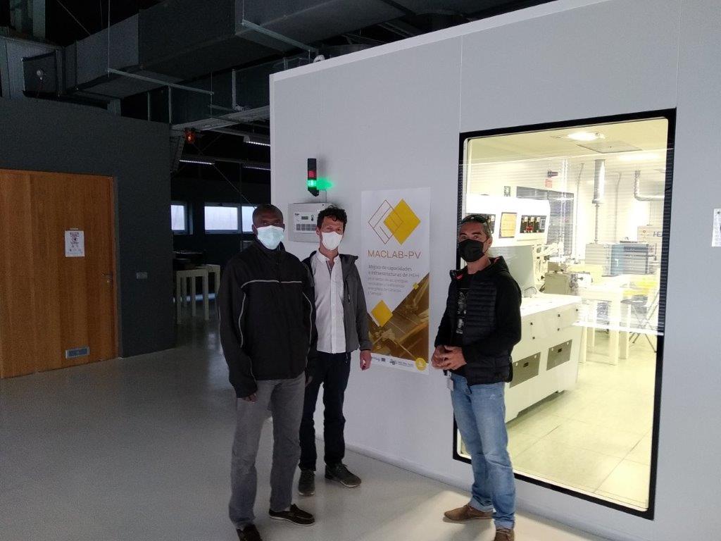 ITERtenerife's tweet image. En el marco de nuestro proyecto #MACLABPV ayer recibimos la visita del Profesor Kobor, de la Universidad Assane Seck de Ziguinchor (Senegal) y del Profesor Lahoz del Dep. de Física de la ULL, que visitaron entre otras instalaciones, el Laboratorio de FV #Sicelllab