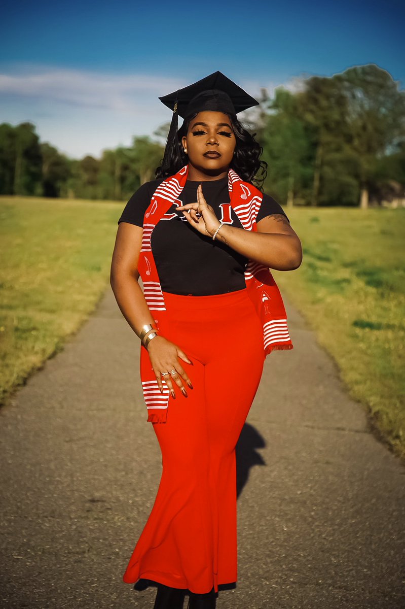 deswiththecanon's tweet photo. today makes four GLORIOUS years in the Rose Garden and I’ve loved every second of it. thank you, my beautiful Sigma Alpha Iota for nurturing this concrete Rose.❤️🌹
#LLGZ https://t.co/o9noLs7gUi