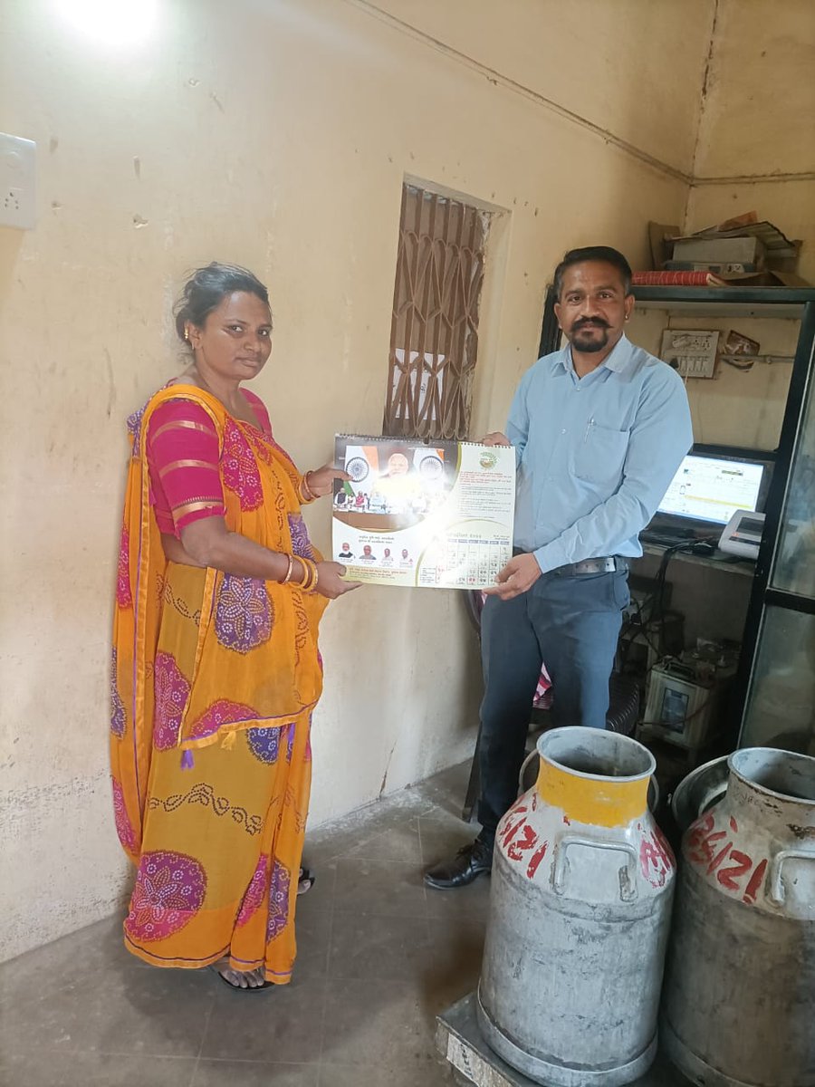 AtmaAravalli's tweet photo. અરવલ્લી જિલ્લામાં પ્રાકૃતીક કૃષિ ના કેલેન્ડર વિતરણની કામગીરી https://t.co/TdVqn9bBd2
