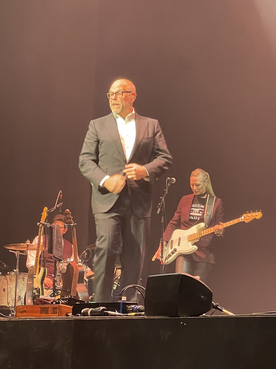 RockFootClaw's tweet photo. @altonbrown thank you for the great show in Buffalo last night! It was fantastic, I don’t think my family or I stopped laughing!!! #BeyondTheEats https://t.co/D7o2tQktjQ