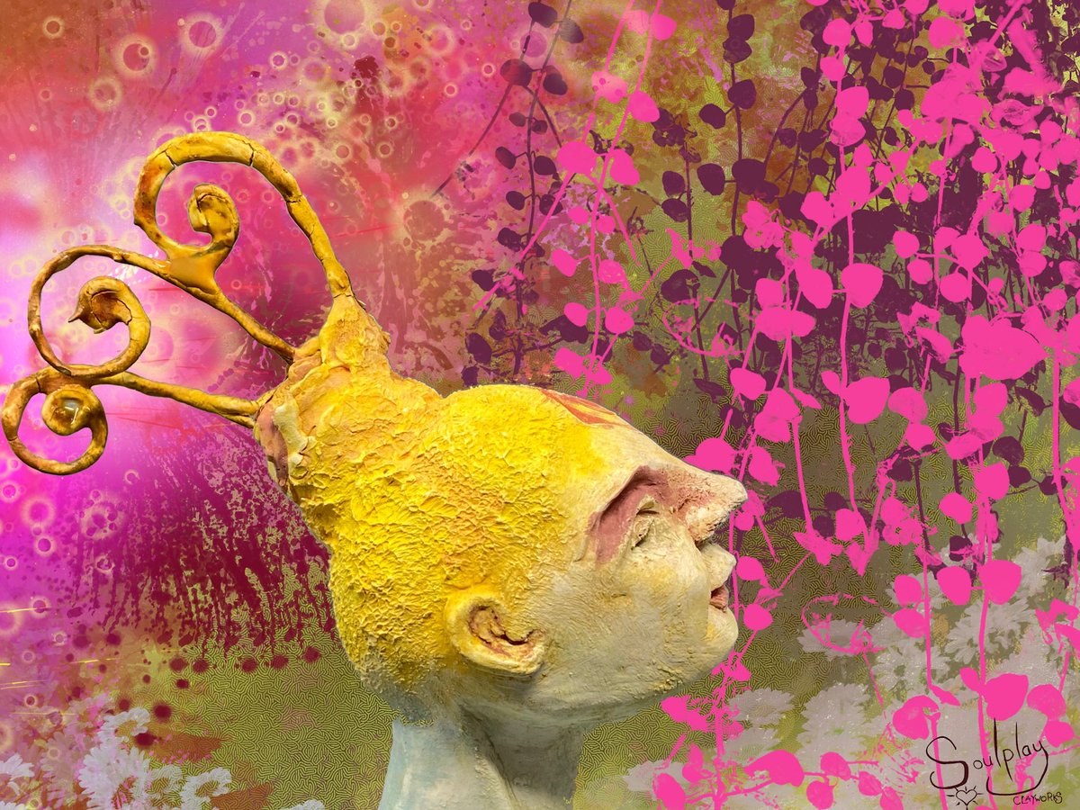 We tried to shove CLAY into the computer but it turned out a God awful mess! So for now our 3D shall remain hand crafted. ❤️🥰😜