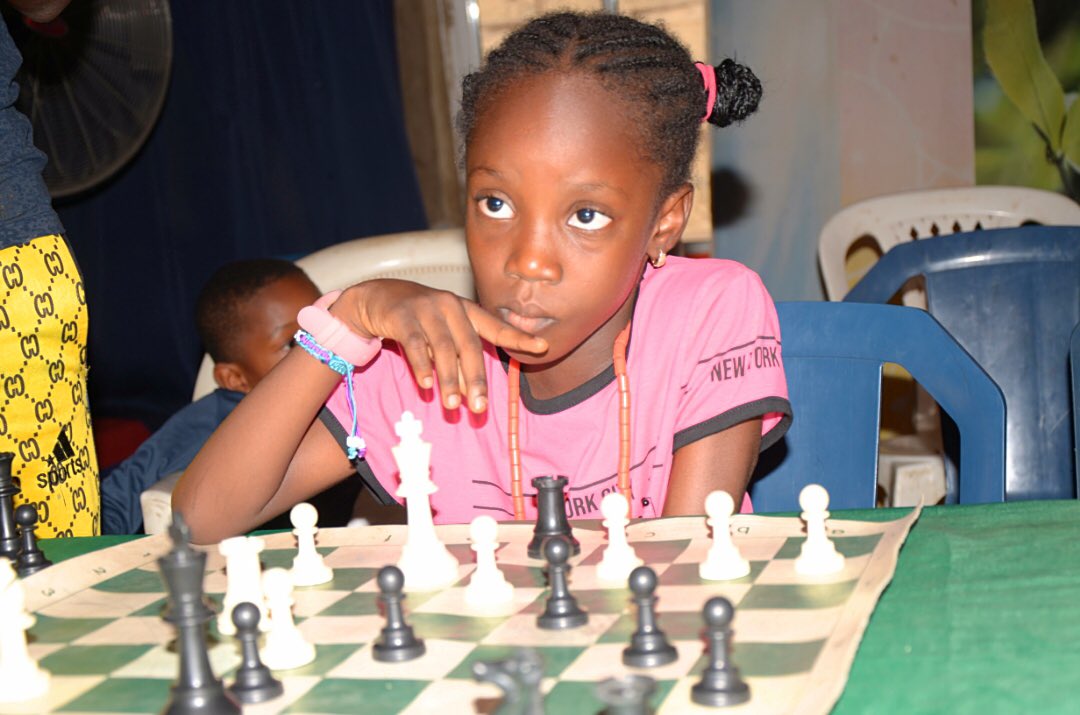 chesswitivie's tweet image. When you’re faced with this type of situation #najeebah #chessinslum