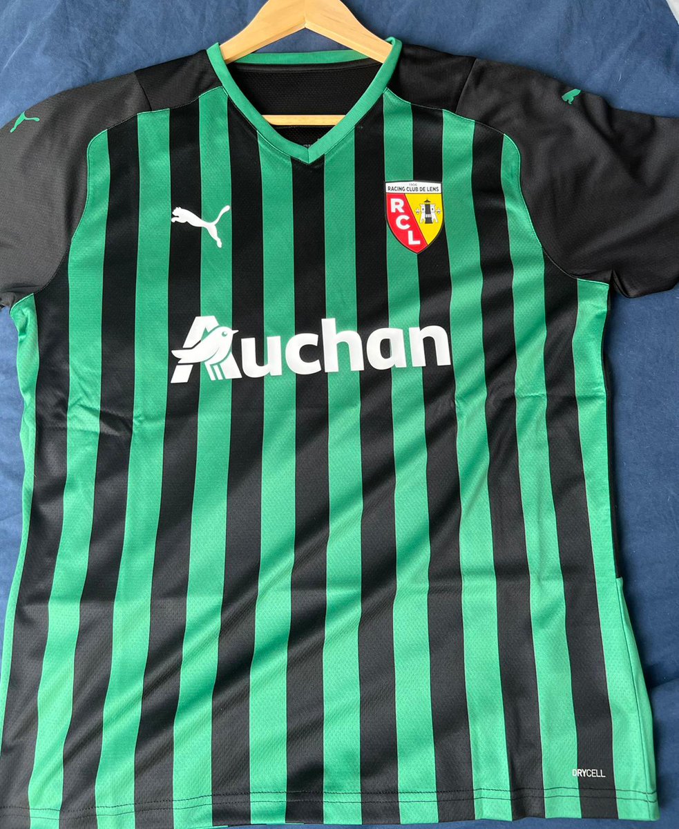 Monaco76_Yt's tweet photo. Hello pour fêter le Live de 17.30 
➡️ Concours incroyable pour gagner le Maillot du #rcl Floqué Haise et dédicacés par Maël et son père Coach Franck Haise 🙌🏼
+carte de l’ex de Lens Badé
Pour participer:
-Retweet + Follow moi &amp; @HaiseMael 
- Follow: https://t.co/fpx7004d7L
#sorare https://t.co/FwEcn1mgXx
