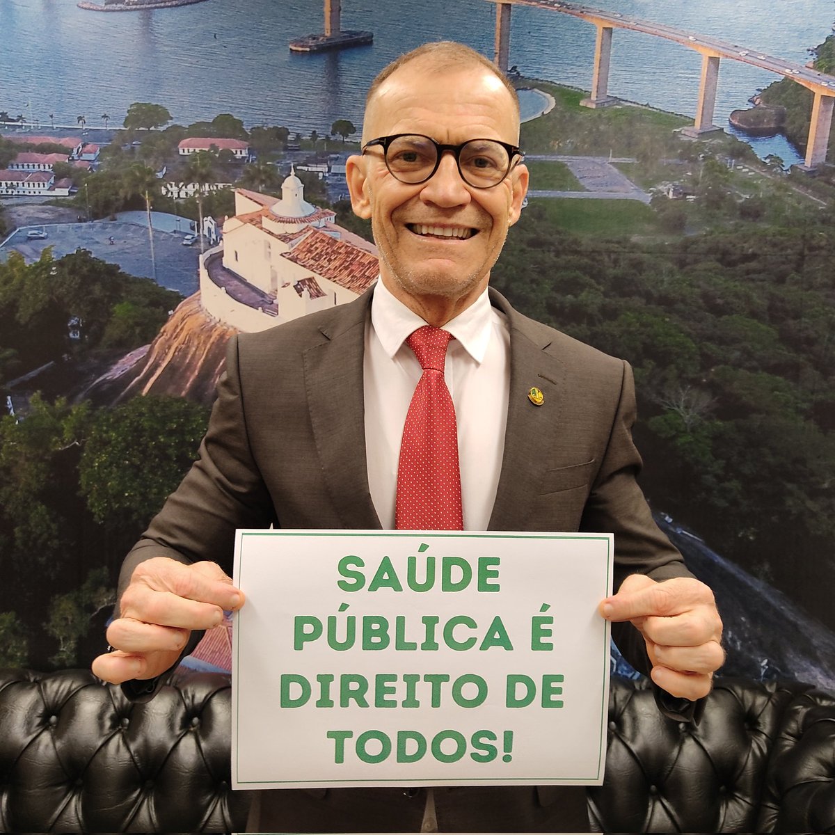 Saúde pública gratuita e de qualidade é direito de todos, SIM! Neste #DiaMundialDaSaude, nossa homenagem a todos os profissionais dessa área que trabalham diariamente por toda a população, desde os grandes centros até a mais distante comunidade rural do país.