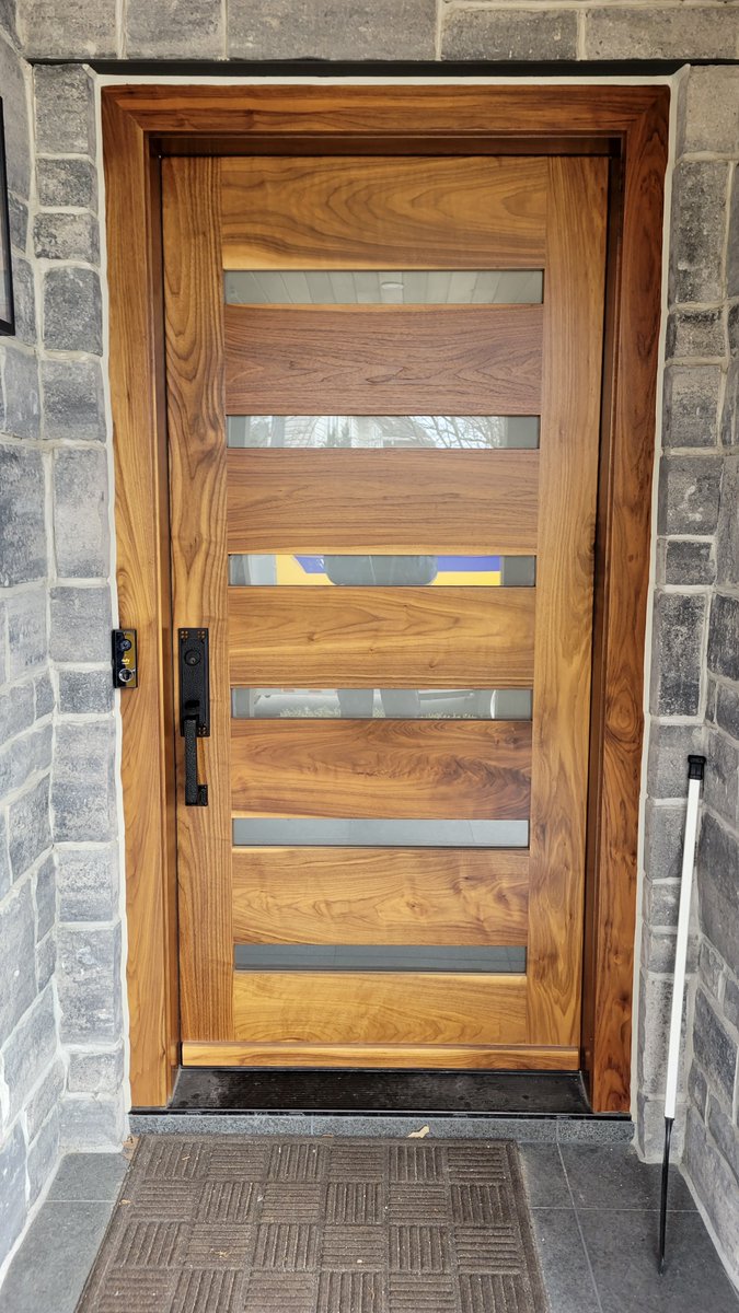 AmberwoodDoors's tweet photo. #Tbt to this 2020 #solidwalnut @AmberwoodDoors *MODERN DOOR* stunner with Natural finish; Acid Etched glass; & @emtek_products lockset in Flat Black! Contact https://t.co/subEKltHmt today! 416-213-8007 / 1-800-861-3591 #doorsofdistinction #builttolast #madeincanada🇨🇦#doorgoals https://t.co/HKlR4I3CSx