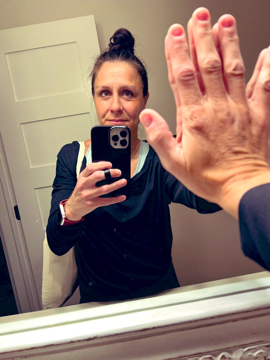 engoglia_k102's tweet photo. Good morning ~ day 2 #highfivechallenge @melrobbins give a 🖐🏻 if you’re ready for a day! #kindergarten #practicepatience #calm https://t.co/dyIpFzD3fc