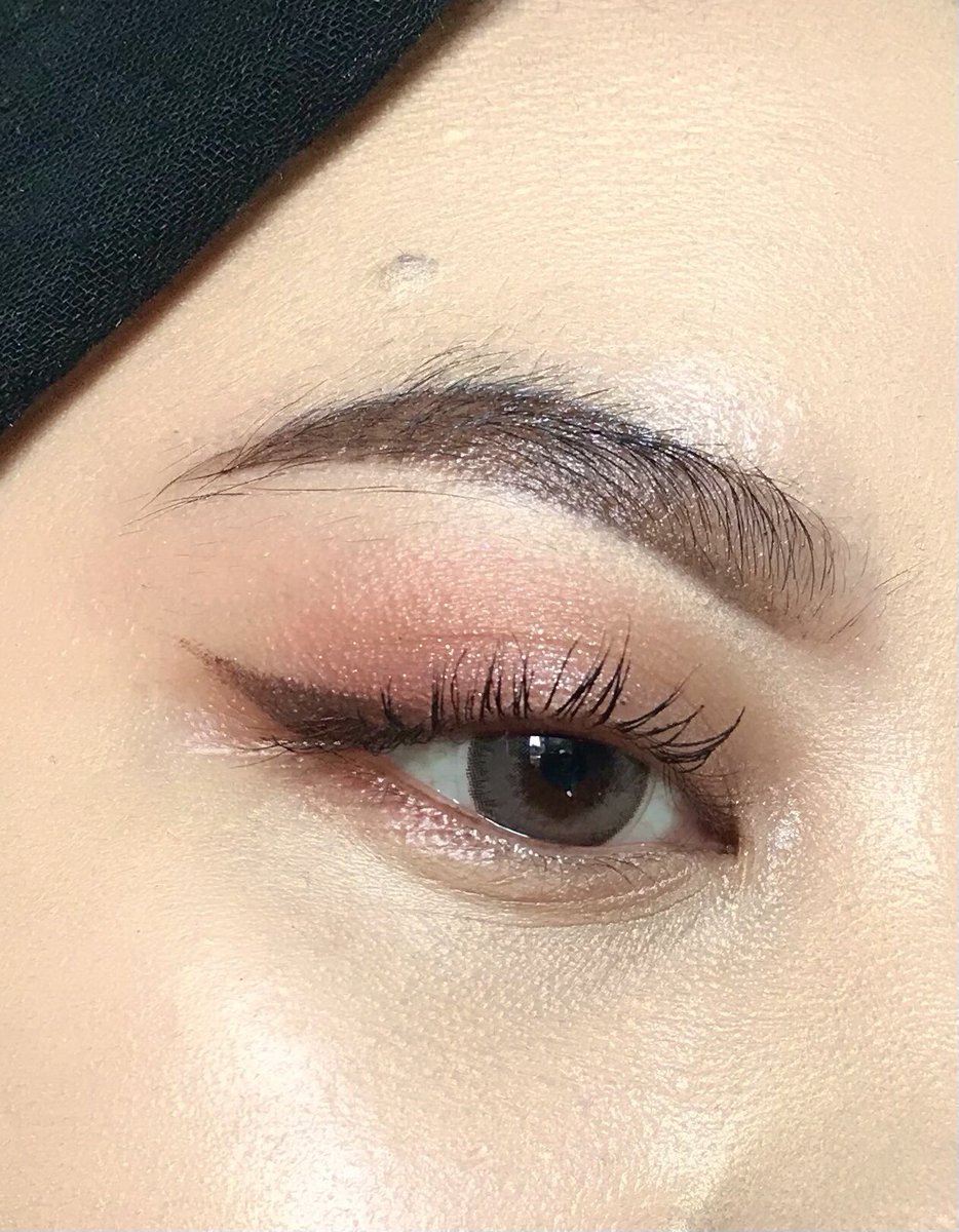 reviewbylia tweet picture