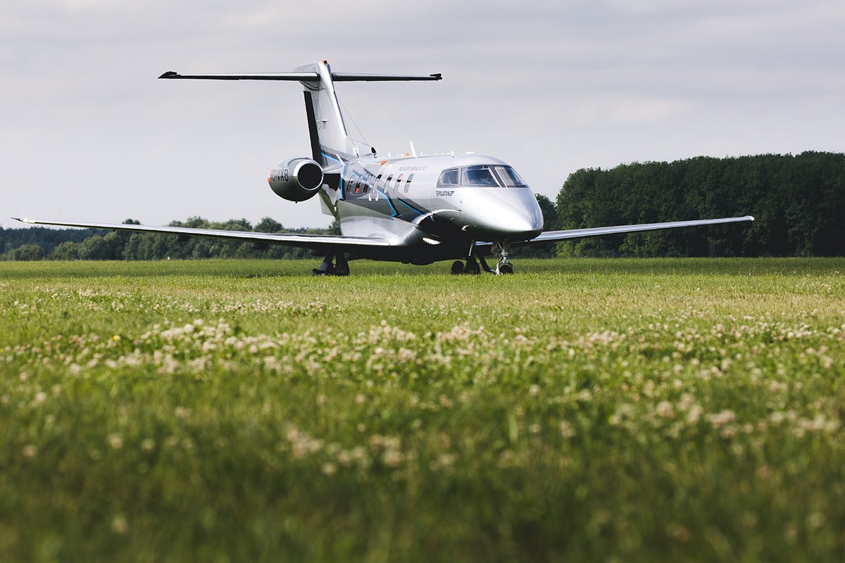 PilatusAircraft's tweet photo. Grass - the preferred terrain of world-renowned golfers and the Super Versatile Jet

#themasters #pc24 #flypc24 #superversatilejet #aviation #business #pilatus #pilatusaircraft #craftedinswitzerland https://t.co/T31R7LLZyf