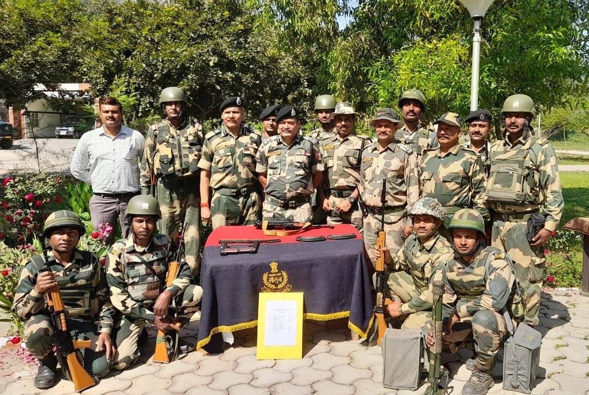 Ag1Pooja's tweet photo. #AlertBSF
बीएसएफ को काफी सफलता मिली, जिससे देश को बड़ा नुकसान हो सकता था या फिर आतंकियों का आतंक, लेकिन अखनूर बॉर्डर पर बीएसएफ जवानों ने हथियार पकड़ लिए !
#3Words1Pic    #BSFFoilsTerrorBid https://t.co/NFlslFf8Si