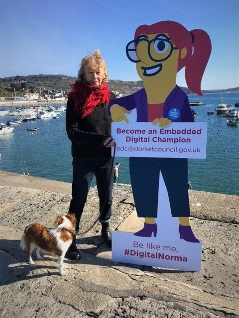 #DigitalNorma is on tour in #Dorset all this week. Today she's in one of our #FutureFest21 venues #LymeRegis, where she met <a href="/Ursulaleach12/">Ursula Leach</a> Norma is hoping to recruit more embedded digital champions to help get more people online .orlo.uk/DigitalDorset_…  <a href="/LymeRegisTIC/">Lyme Regis TIC</a>