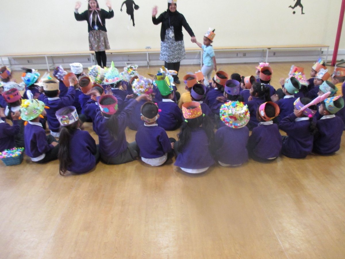 MrsAnwar8's tweet photo. @AndertonPark Children in Nursery and Reception  enjoyed joining in with the Easter Bonnet Parade this morning.#Easter2022 https://t.co/xIRQ0reeKT