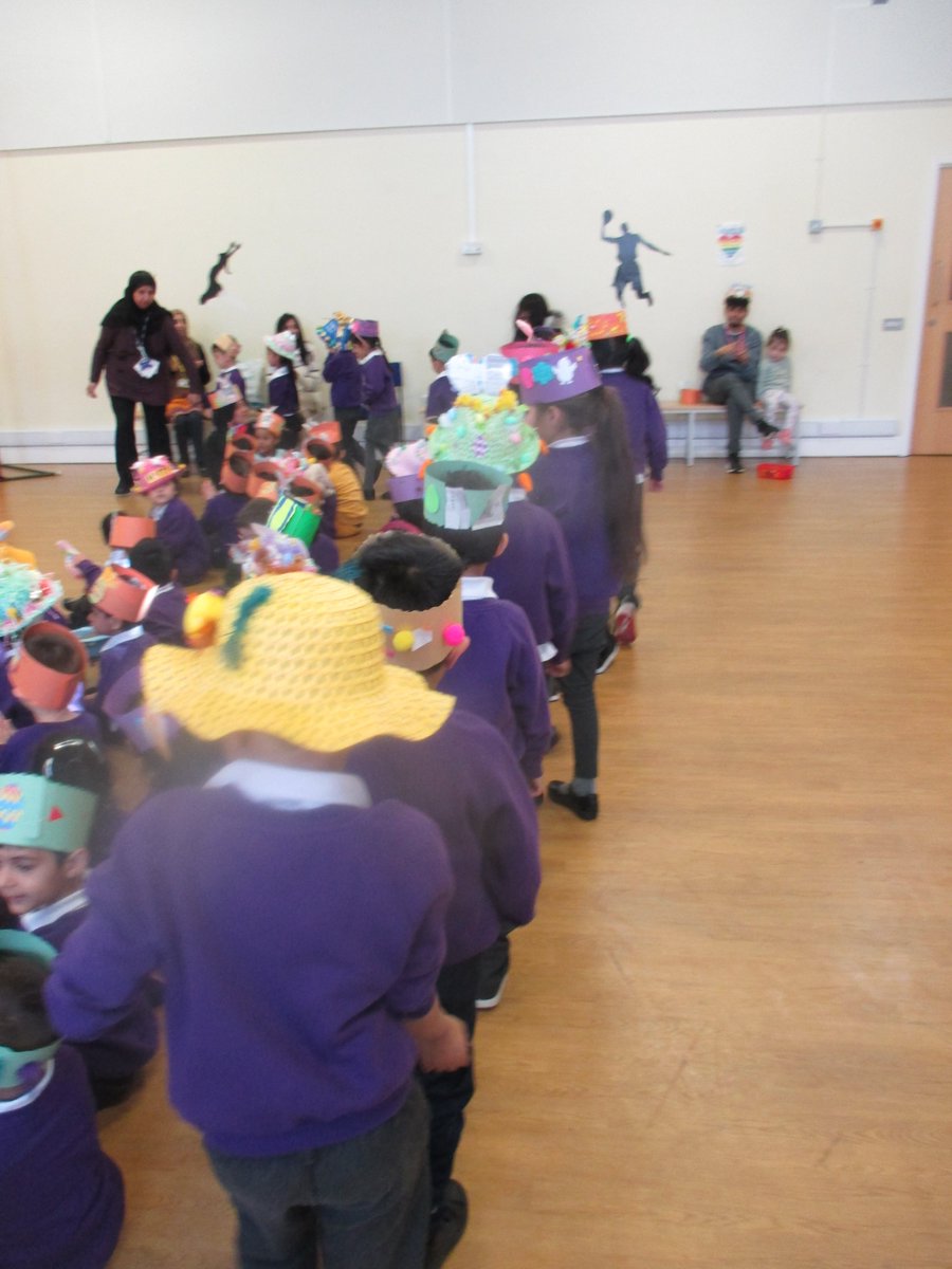 MrsAnwar8's tweet photo. @AndertonPark Children in Nursery and Reception  enjoyed joining in with the Easter Bonnet Parade this morning.#Easter2022 https://t.co/xIRQ0reeKT
