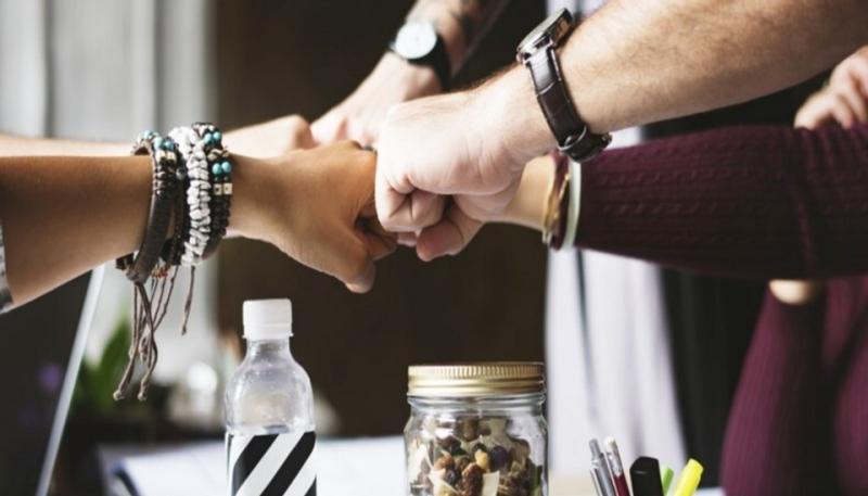 🗓️19/04
⏰16.00 h
⁉️Contar con empleados más felices tiene un impacto directo en los resultados, pero… ¿cómo fomentar este bienestar? 

🗣️Juanma Rodríguez, de <a href="/ansari_csr/">ansari</a>, nos dará las claves en el webinar #AHKDigitalAcademy ‘Bienestar organizacional'
📝ahk.es/es/eventos/eve…