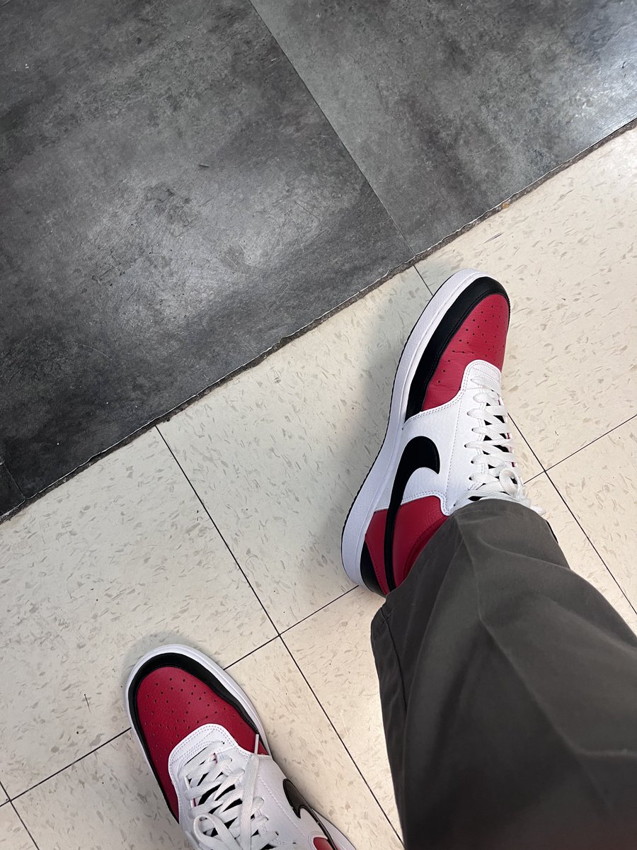 FrediThePizzamn's tweet photo. Only way to break in my shoes is having flour all over them. #newWorkKicks https://t.co/j2RjBUYMcu