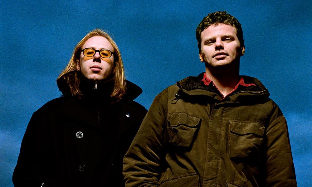 GeorgiosMasman2's tweet photo. "Why is it left to a group like Oasis to express the way that young people want to go out &amp; get battered every weekend? That's what #TheChemicalBrothers are about." #EdSimons
#OnThisDay 1997 @ChemBros released their lairy, hedonistic triumph Dig Your Own Hole.Put it 🔛 turn it 🆙 https://t.co/3TXessWTGs