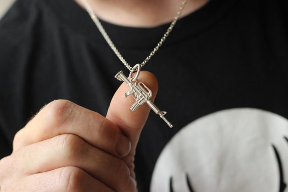 sadesign5's tweet photo. M16 gun pendant, 925 sterling Silver weapon https://t.co/bHcMxeZB1y #biomechanicsstyle #hip-hopjewelry #cyberpunkjewelry #bikerpendant @etsymktgtool https://t.co/jZnozhZ92P