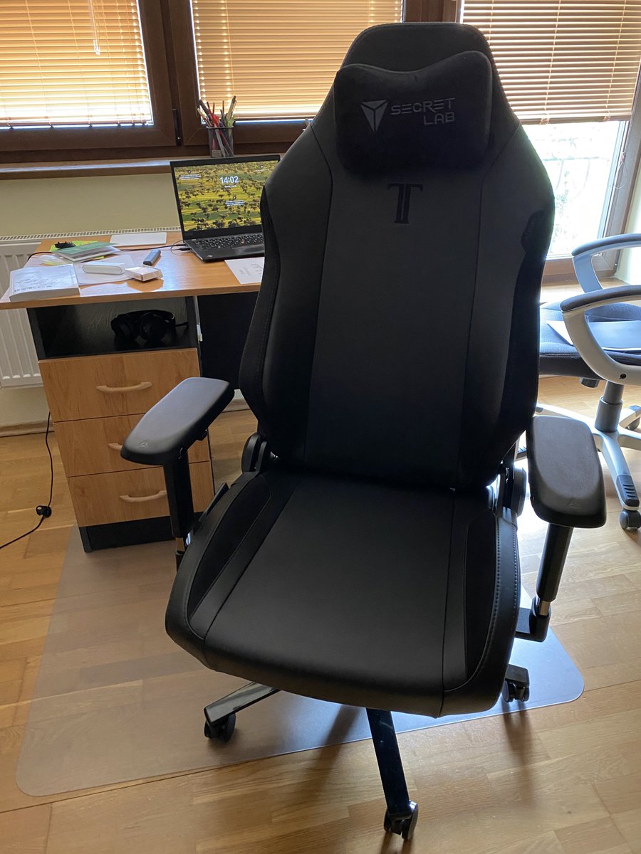 Happy with The new Titan EVO 2022 #Secretlab