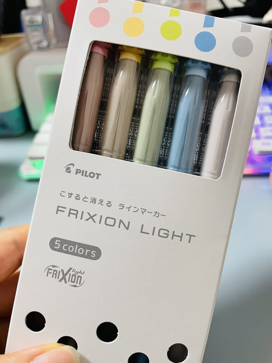 reycodot's tweet photo. 久々にアナログペン買いました✐☡ ⋆*
色合いが可愛いᴗ̈♡
くすみカラー好きとしてはもっとくすんでてもいいな笑
 #FRIXION
 #ラインマーカー
 #文房具好き
 #蛍光ペン https://t.co/DEralYefCV