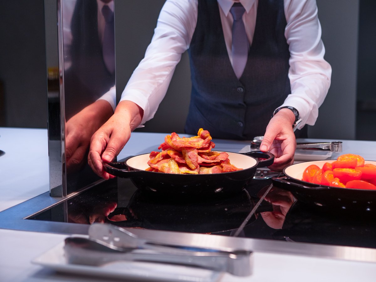 EscapeLoungesUK's tweet photo. We can't wait to welcome you back to our @EMA_Airport lounge from 11th April! 🎉🍾

Our lounge is the perfect way to start your trip with the people that matter 🙌 Take some time out before your flight with inclusive food and drink ✈️

Book now >> https://t.co/79SJaAEDVI https://t.co/BwFa31mLpK