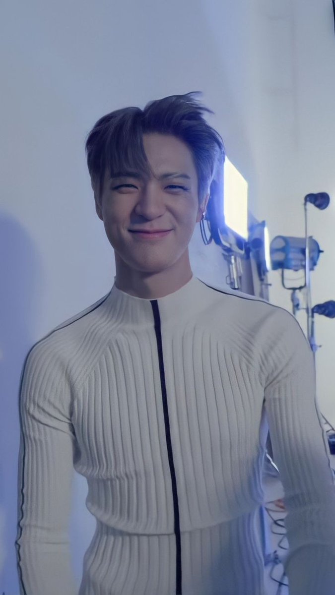 jjeennoolee23's tweet photo. DAY 8🐶👑

Q : "Jeno Charming Point(s)?"
A : his eyes smile, muscles, and side profile😩🥰❤
#JENO #제노 #NCTDREAM
#23Days_Jeno_Challenge 
#23일_제노_첼린지 
@NCTsmtown_DREAM https://t.co/cHEvtlfpk6