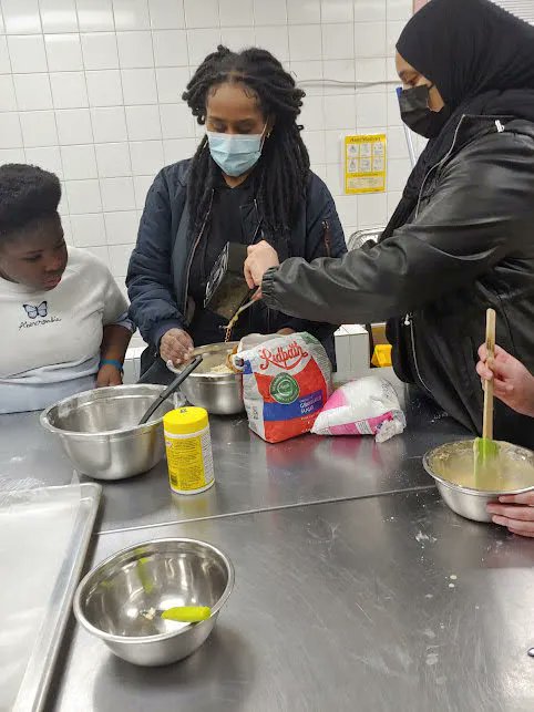 frontlinesto's tweet photo. Come join us ! Every Friday from 3pm - 6pm we have drop in programs where community members get the chance to partake in various fun activities and learn new things ๐ผ ๐ฌ ๐ฐ ๐ณ ๐บ
.
.
.
.
.
#torontofun #funtoronto #torontoactivities #torontoprograms #torontoculinary #FridayVibes https://t.co/3SzkGVIhnJ