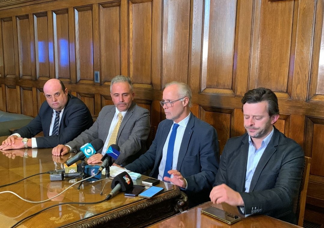 Iturralde organizó una conferencia de prensa en menos de 24hs para expulsar a un edil de su partido por votar obras para su departamento.

No lo vimos hacer una conferencia para expulsar al Senador que organizó una fiesta dónde se le dió alcohol a menores y una chica fué violada.