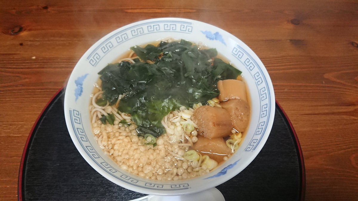 lumialuce's tweet photo. 皆様お仕事お疲れ様です👍

今日の晩ごはんは
わかめたぬき そば。

最近 うどん そば ラーメンは
家でもよく作ります(^-^)/

NORI ☆

#料理男子
#そば
#LUMIALUCE
#アニソン https://t.co/BH10zbEJxs
