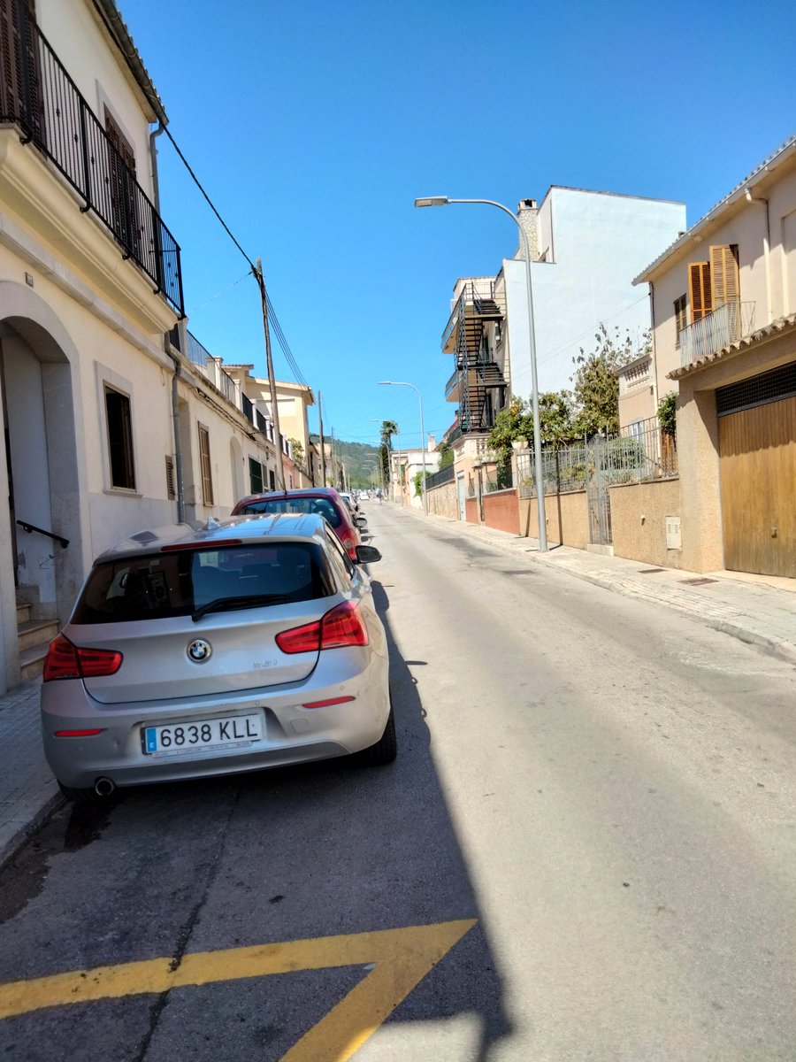 XiscaPrats's tweet photo. "Volia pujar fins al final del Camí de Sa Vileta però duia un cotxet 👶 i ha estat impossible...
Hem fet marxa enrere 🤦🏻‍♀️
@ajuntpalma 
@VianantsMca 
@DistrictePonent 
#PalmaCamina ? " https://t.co/upZ8aw6ZWk