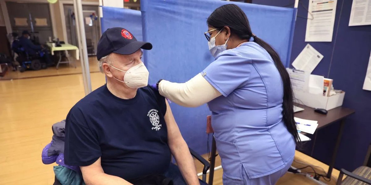 A top U.S. health regulator said asking people to frequently get Covid-19 boosters wasn’t sustainable because of vaccine fatigue and that a long-term strategy is needed buff.ly/3jhtubP <a href="/WSJ/">The Wall Street Journal</a>