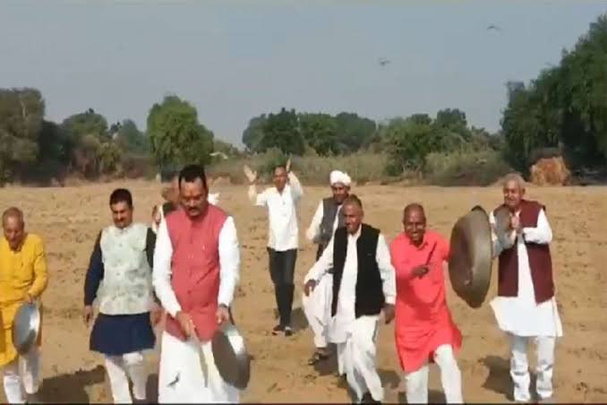 RathodS69377027's tweet photo. આની વાત કરો છો? #kon_jitu_vaghani https://t.co/9ntKDLTxLC