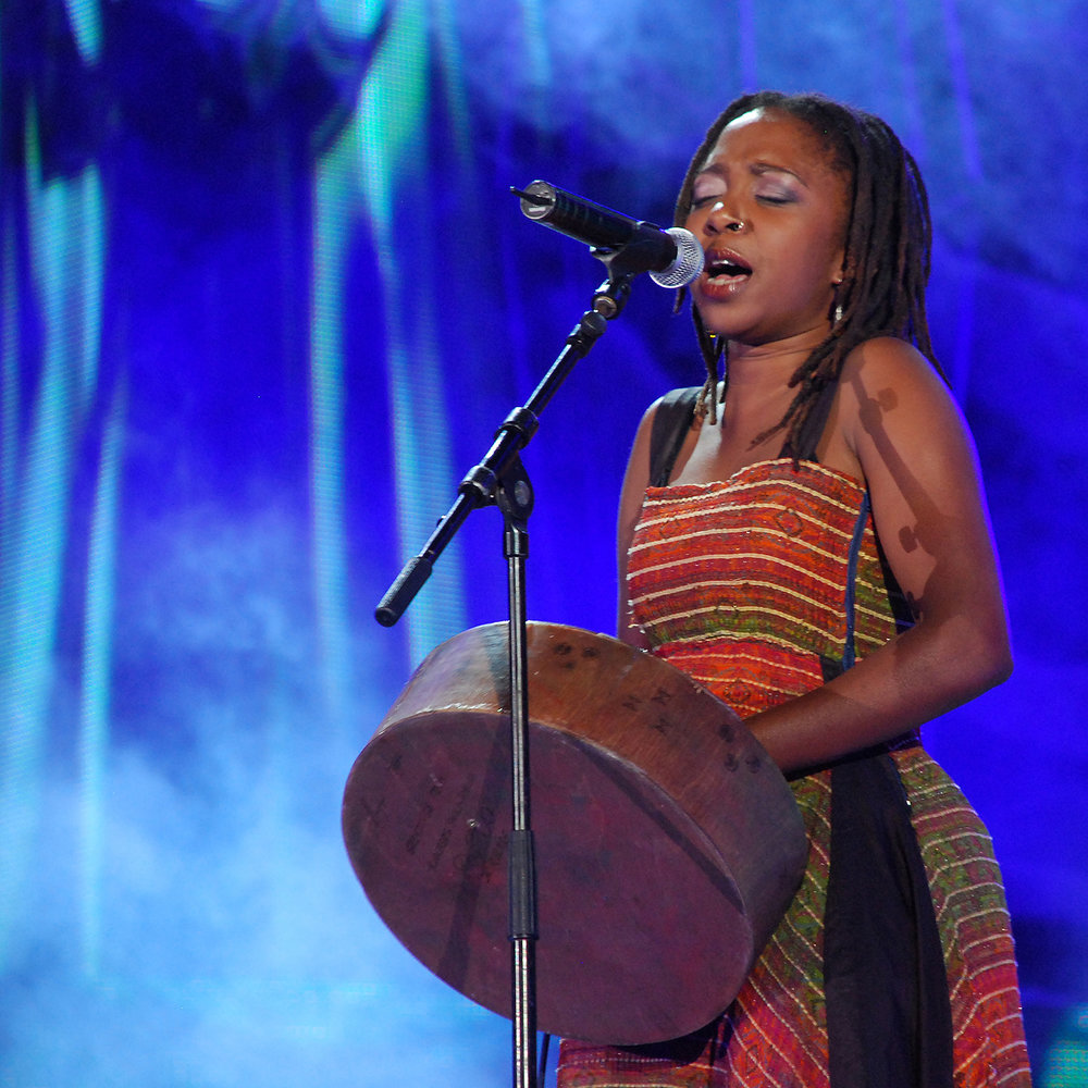 Zimusicawards's tweet photo. #Throwbackthursday Chiwwoneso Maraire the best female Mbira artist to come from Zimbabwe, singer, songwriter, and exponent of Zimbabwean mbira music.Her mbira skills were exceptional...... tag a female artist who has the potential to follow in her footsteps
#PPCZIMA22 #everythin https://t.co/eSLiT1R95f