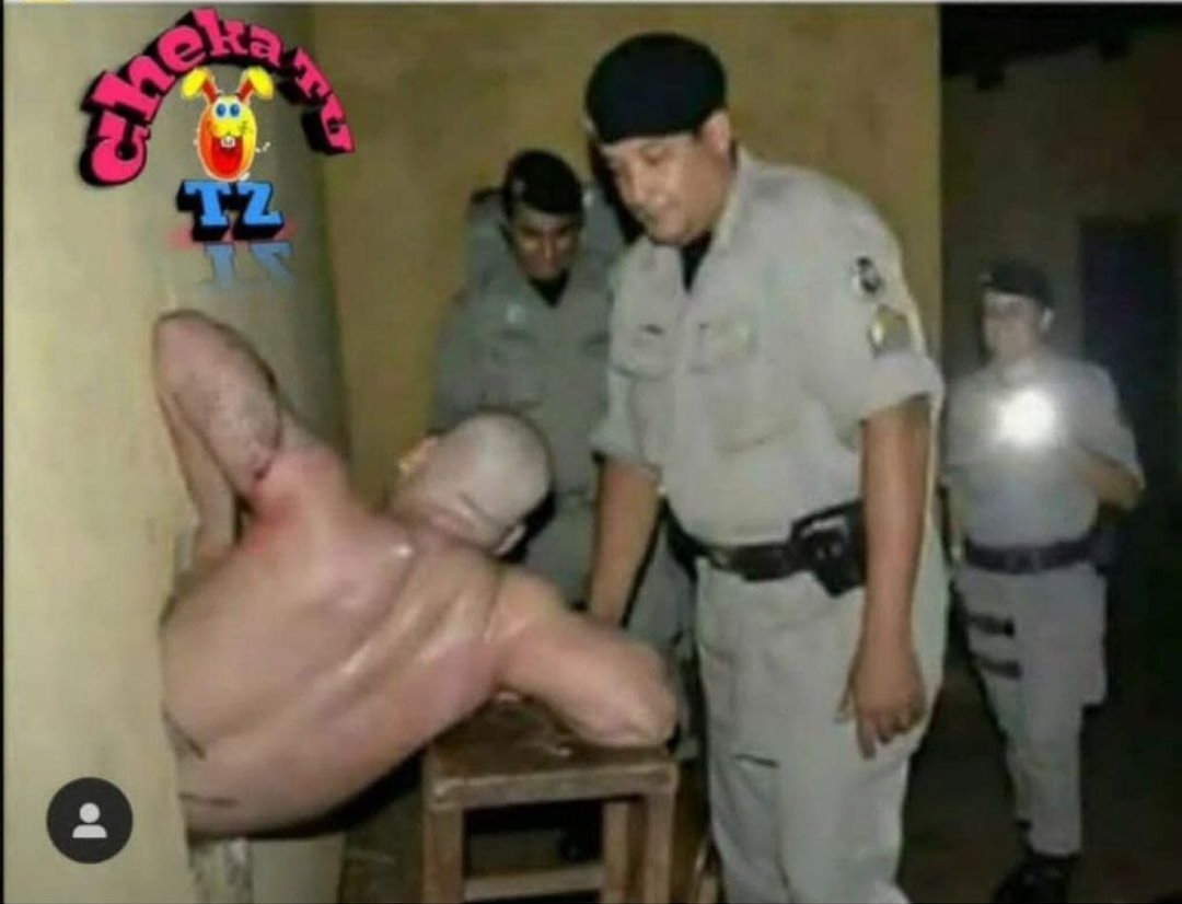 Mfungwa huko Denmark Ametumia miaka 7 kutoboa ukuta wa Gereza ili atoroke,. Siku aliyoyo fanikiwa kumaliza kutoboa akajikuta Ametokezea ofisi ya mkuu wa Gereza,.😂😂
