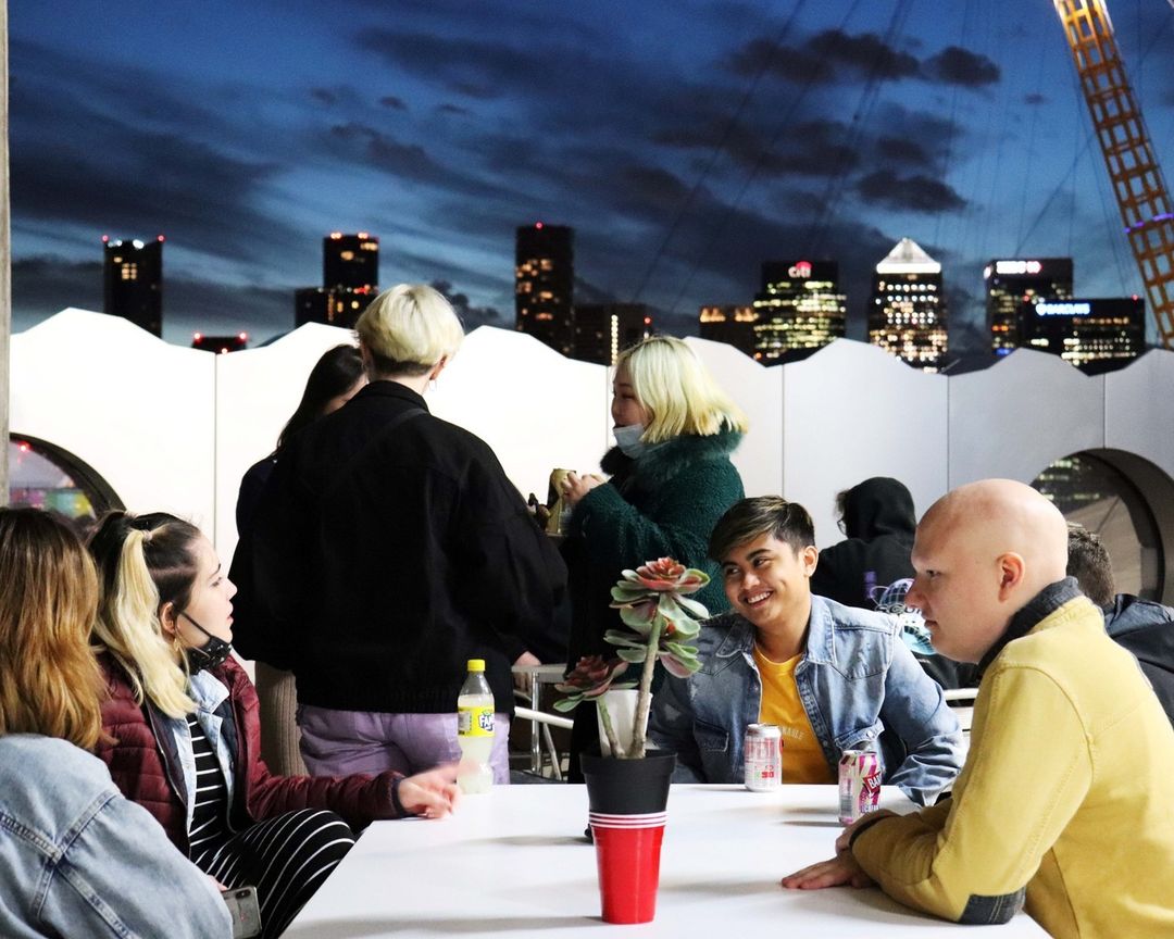 RavensbourneUK's tweet photo. #ThrowbackThursday ⏪ Ravensbourne SU Bar now &amp; then! 

Are you team Chislehurst or Greenwich? Drop a comment below 👇 https://t.co/OOSXZUjvNA