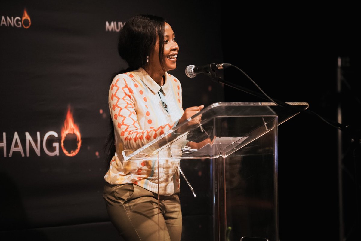 I must say <a href="/MuvhangoSA/">Muvhango</a> has made me realize how “sexy” TshiVenda is 😍

#RiyaHayani 😉
#25YearsofMuvhango #Muvhango25