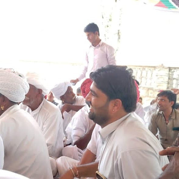siyag_tajaram's tweet photo. आज #गुडामालानी विधानसभा क्षेत्र के #धोरीमना पंचायत समिति के #कोठाला में Dalu Ram Choudhary के यहां रेवाण में भाग लिया। इस दौरान गुडामालानी आरएलपी की समस्त टीम साथ में रही।#TeamRLPGudamalani #gudamalani #Kothala https://t.co/Kx4vKgwyxE