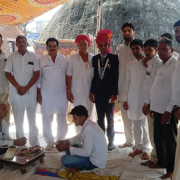 siyag_tajaram's tweet photo. आज #गुडामालानी विधानसभा क्षेत्र के #धोरीमना पंचायत समिति के #कोठाला में Dalu Ram Choudhary के यहां रेवाण में भाग लिया। इस दौरान गुडामालानी आरएलपी की समस्त टीम साथ में रही।#TeamRLPGudamalani #gudamalani #Kothala https://t.co/Kx4vKgwyxE
