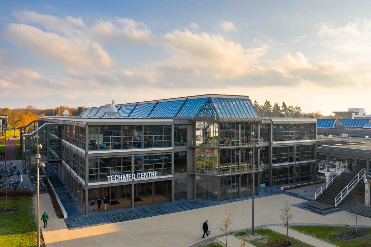 Braat1844's tweet photo. PROJECT BRAAT 
Voor de renovatie van de Technohal van de @UTwente   mochten wij, in opdracht van @DuraVermeer Bouw Hengelo, het atrium voorzien van niet zelfdragende zonwerende beglazing en zonwering. Een gaaf project i.s.m. @Hak4tzonwering 
https://t.co/gY1dJYght0 https://t.co/Jt7OK4OhjD
