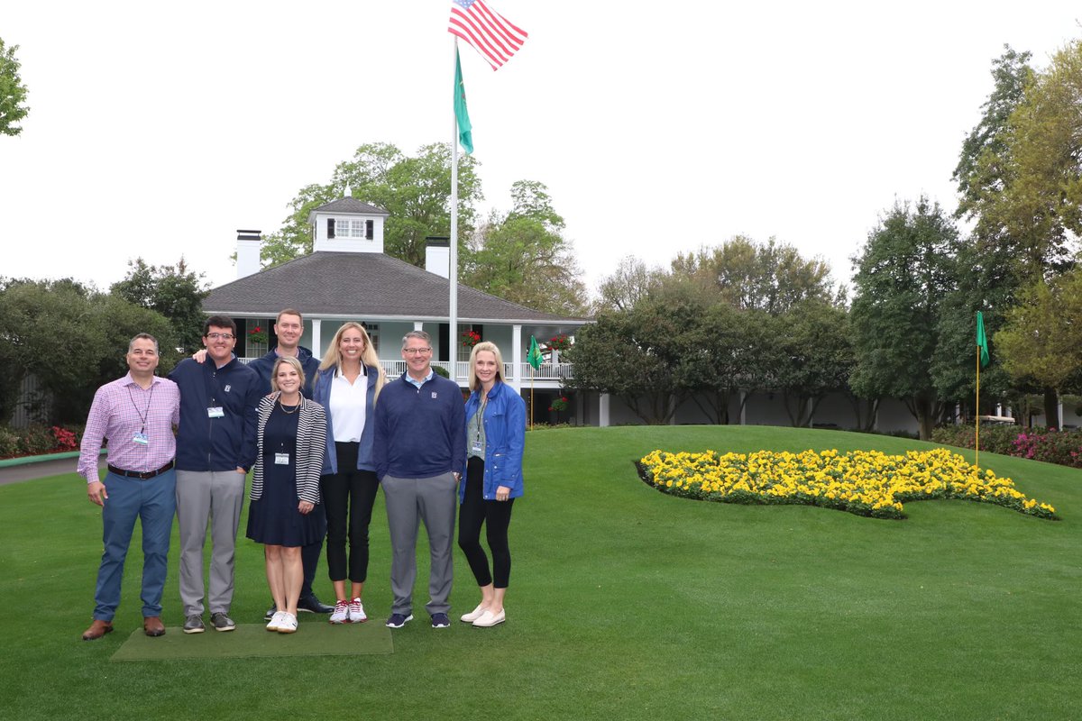 LNeal_pgatour's tweet photo. Love this crew! ⛳️ ❤️ https://t.co/tw7uMFO9aS