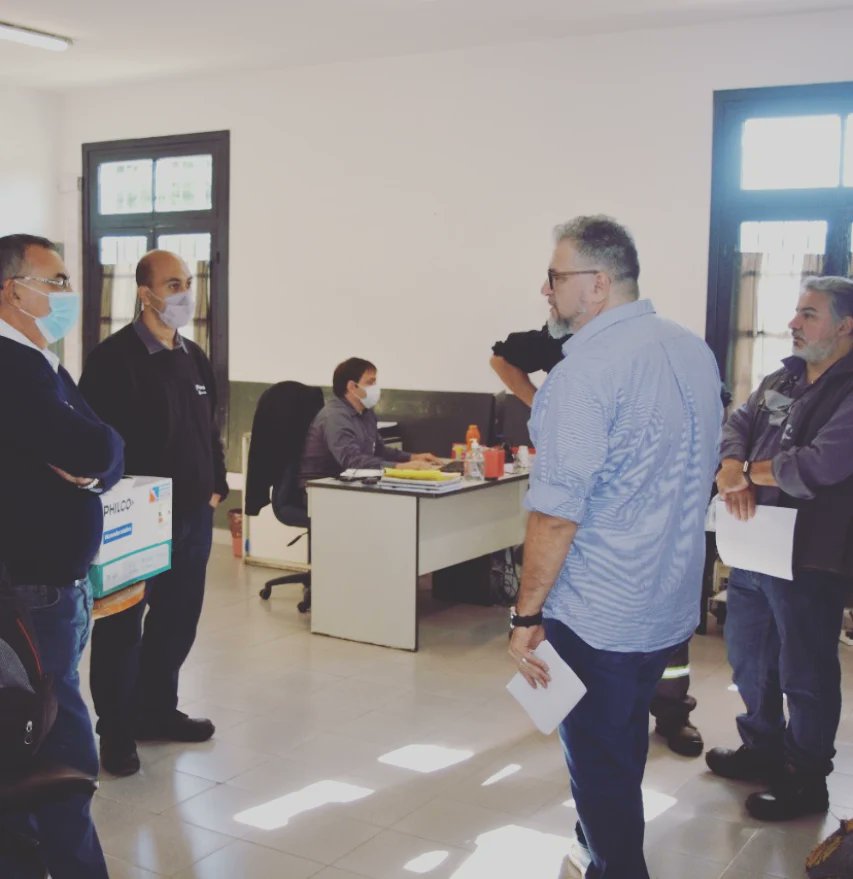 ElidoVeschiBN's tweet photo. Junto a nuestro Directivo Nacional @Juanman1006 y los candidatos a delegados #ListaGris @aricarrera , #MarceloFarana nos encontramos con nuestros compañeros en #VillaAdelina para escuchar, charlar, y acercar nuestras propuestas de cara a las próximas elecciones 🙌🏻💪🏻
#El20DeAbril https://t.co/BYLpYWPgZb
