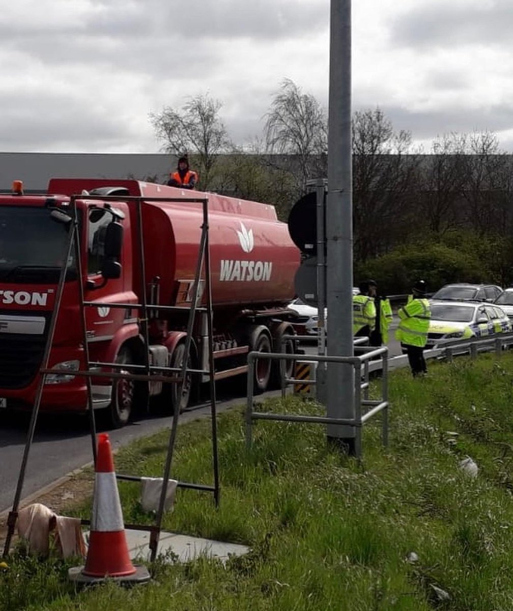 JoHindley2's tweet photo. Radiographer and Midwife delay oil tankers @JustStop_Oil out of Kingsbury with the support of Neurologist and Social Worker #dutyofcare #intergenerationaljustice #stopfinancingfossilfuels #forhealthssake #endfossilfueladdiction @DoctorsXr @xrbham https://t.co/sA9v6Tdz7y