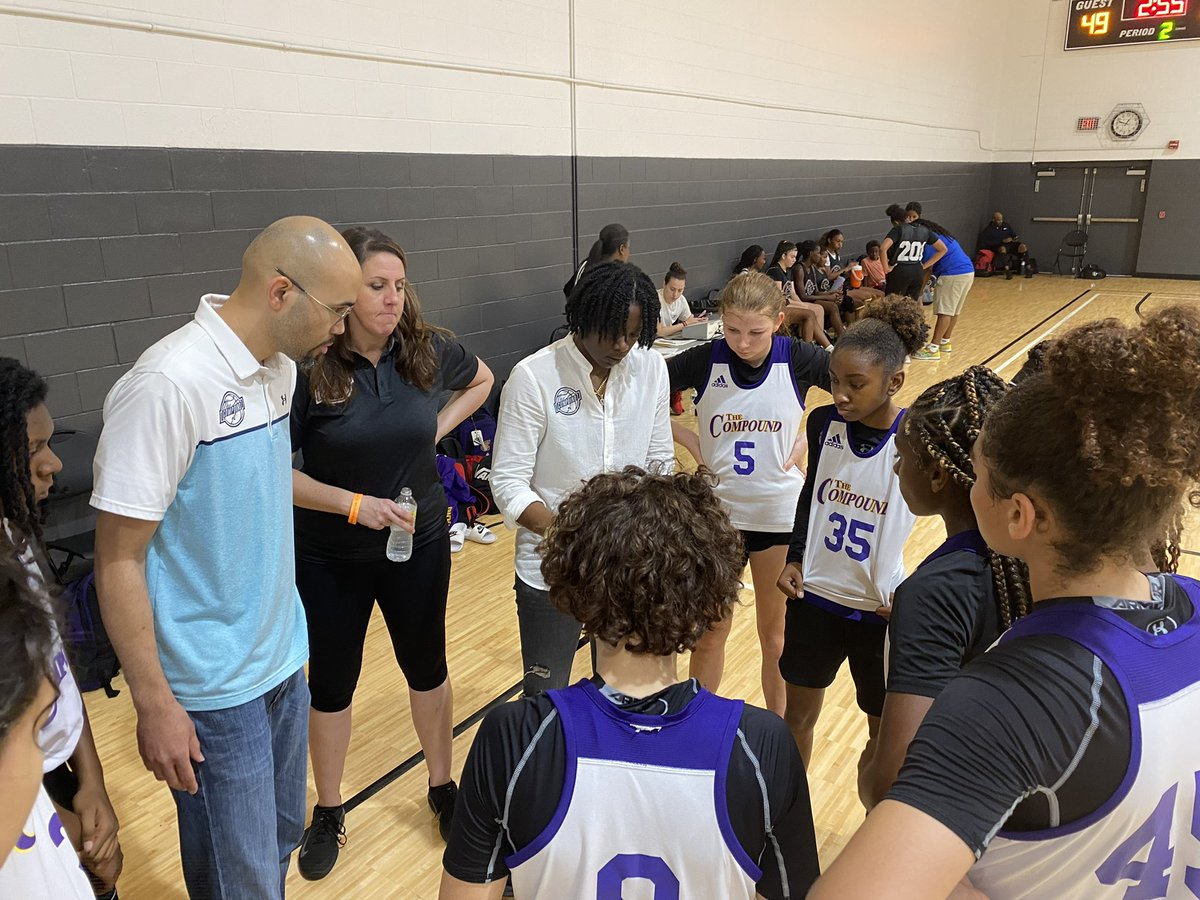 DCarn_Training's tweet photo. I’m drawing ✍🏾 up some PRESSURE 📈‼️💛💜🤍 @TheCompoundbbal
#CoachD #WeLoveToSeeIt #Basketball #Travelbasketball #TheCompoundBasketball #Florida #WeDevelopTalent https://t.co/QeO3E8Wy5w