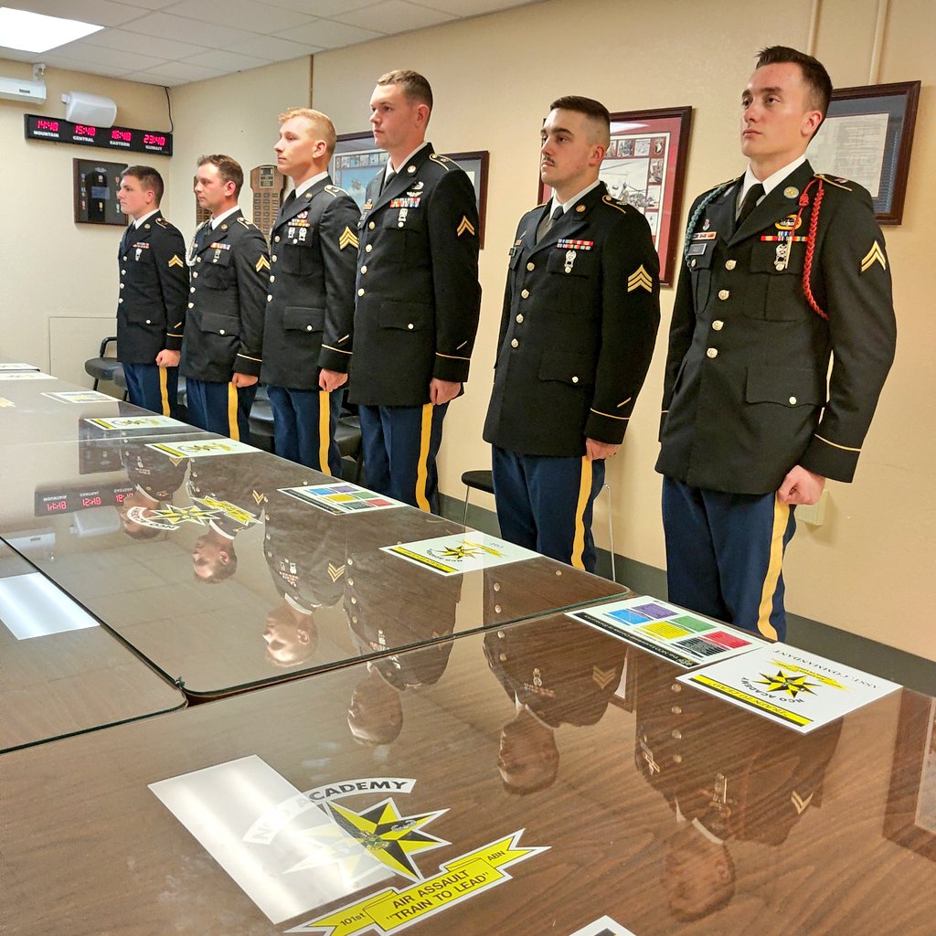 101st_NCOA's tweet image. Wednesday ended with the #Leadership board! In this board, NCOs competed to see who is able to demonstrate their knowledge and leadership potential. 

Congratulations to CPL Kelly for winning!

#NCOA #ByExample #101st #AirAssault