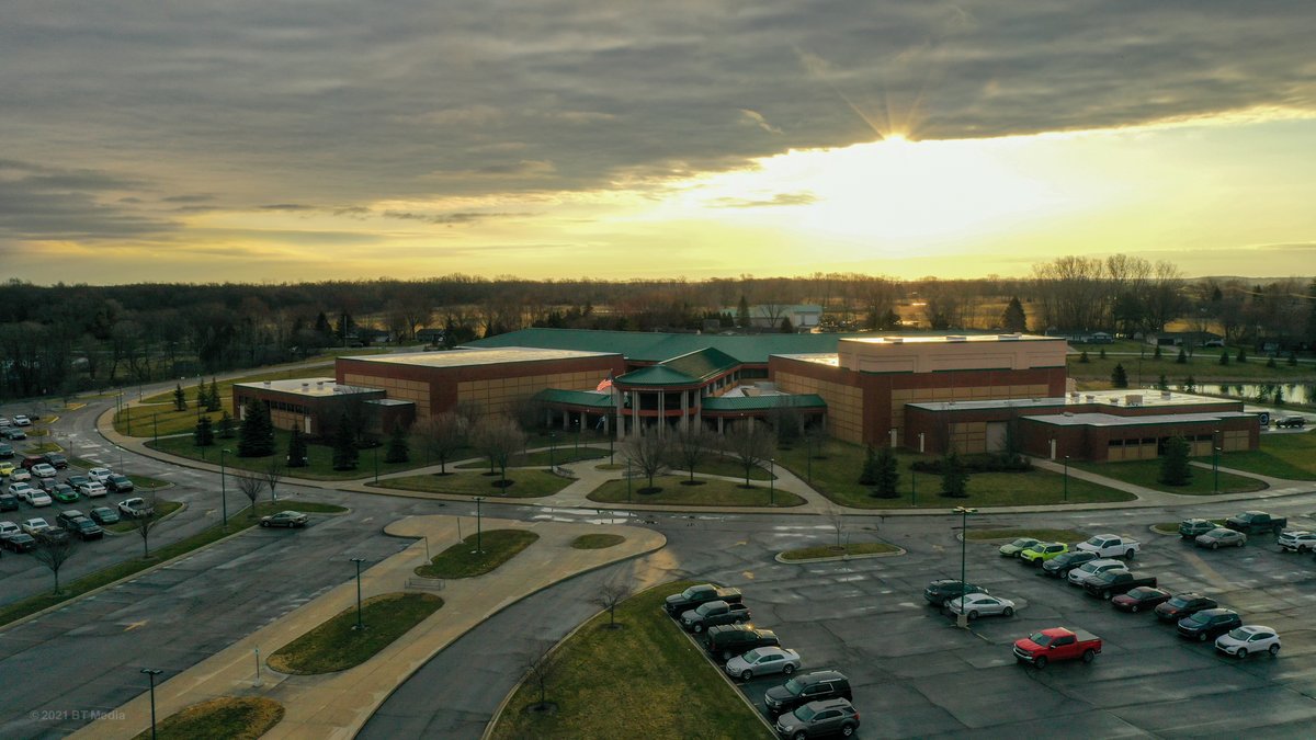 lakeviewtv's tweet photo. Morning views from LFHS! 🌞 #LakeViewTV https://t.co/fclSrMFlaL