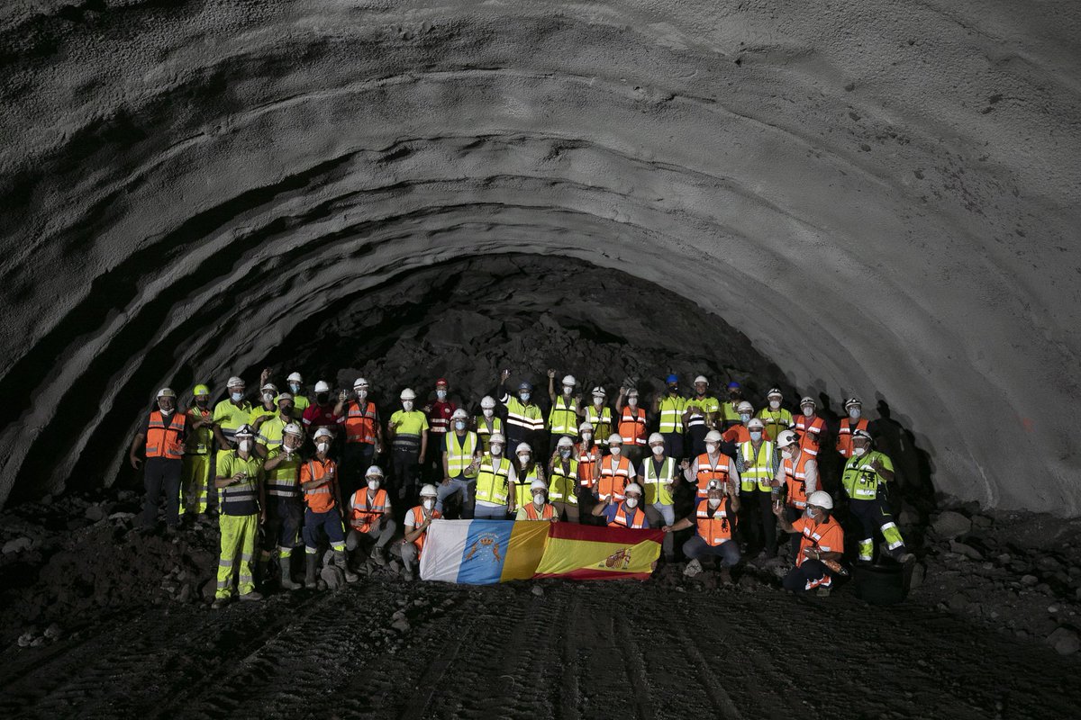 obras_GobCan's tweet photo. 🚧La Consejería sigue trabajando en la segunda fase.
💵 Ya se ha ejecutado un tercio de los 152m€ presupuestados.
➡️El próximo paso será poner en servicio los túneles de #Faneque.
Otro paso fundamental para la puesta en marcha definitiva de la nueva carretera de La Aldea. https://t.co/nXh8ahVelY