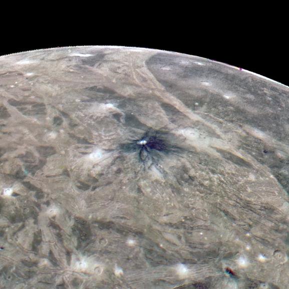 Xavi_Bros's tweet photo. Image of Jupiter's moon Ganymede by NASA's Juno spacecraft during a close pass (1,046 km) in June 2021. See the dark-rayed crater Kittu (15 km diameter) in this image processed by Thomas Thomopoulos. The color is enhanced.
Ganymede, a moon larger than planet Mercury! https://t.co/jzpJxsTLDU