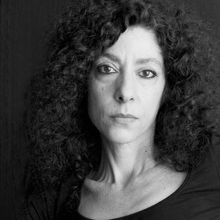 labettyblogger's tweet photo. Mañana, viernes, 8 de abril, a las 13:30 (hora de España) conversaré con Leila Guerriero -periodista y escritora argentina- en la sección de cultura @EsRadioAND
#LeilaGuerriero https://t.co/9faOC8XJP4