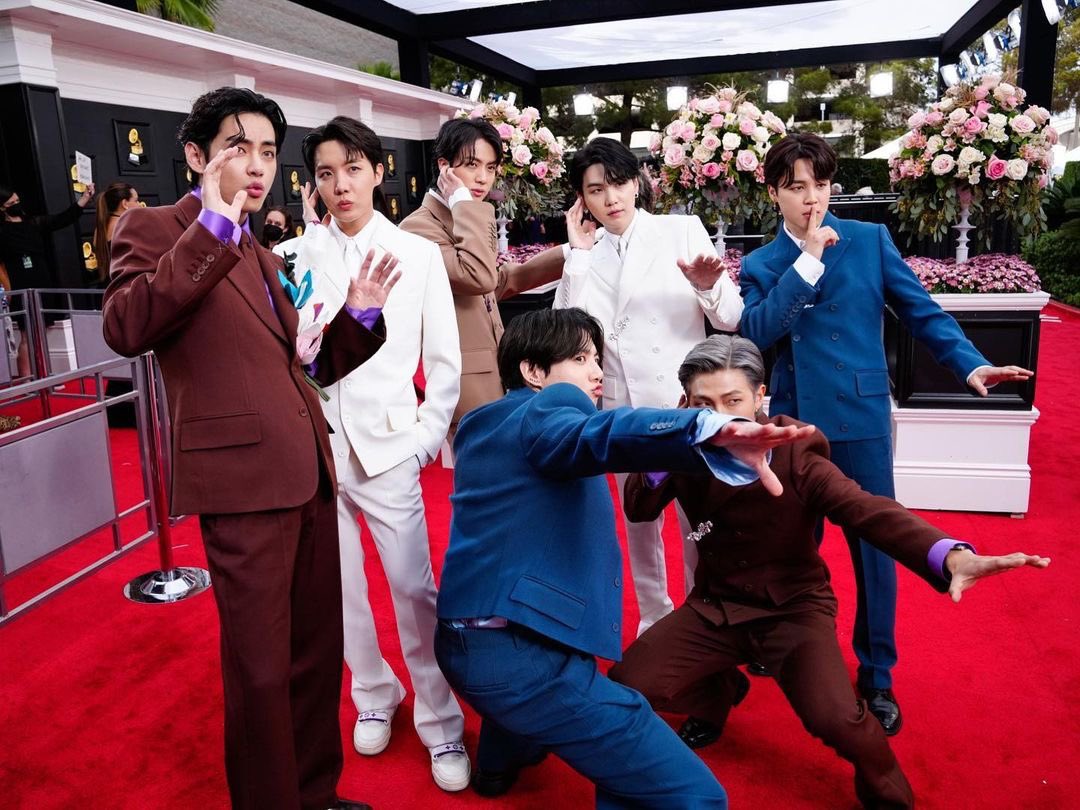 aidabhumi's tweet photo. Iโm in love with 7 men Iโll never meet in my lifetime. ๐ฅบ๐ญ life of #fangurling #BTSARMY https://t.co/LYNQxSpTqd