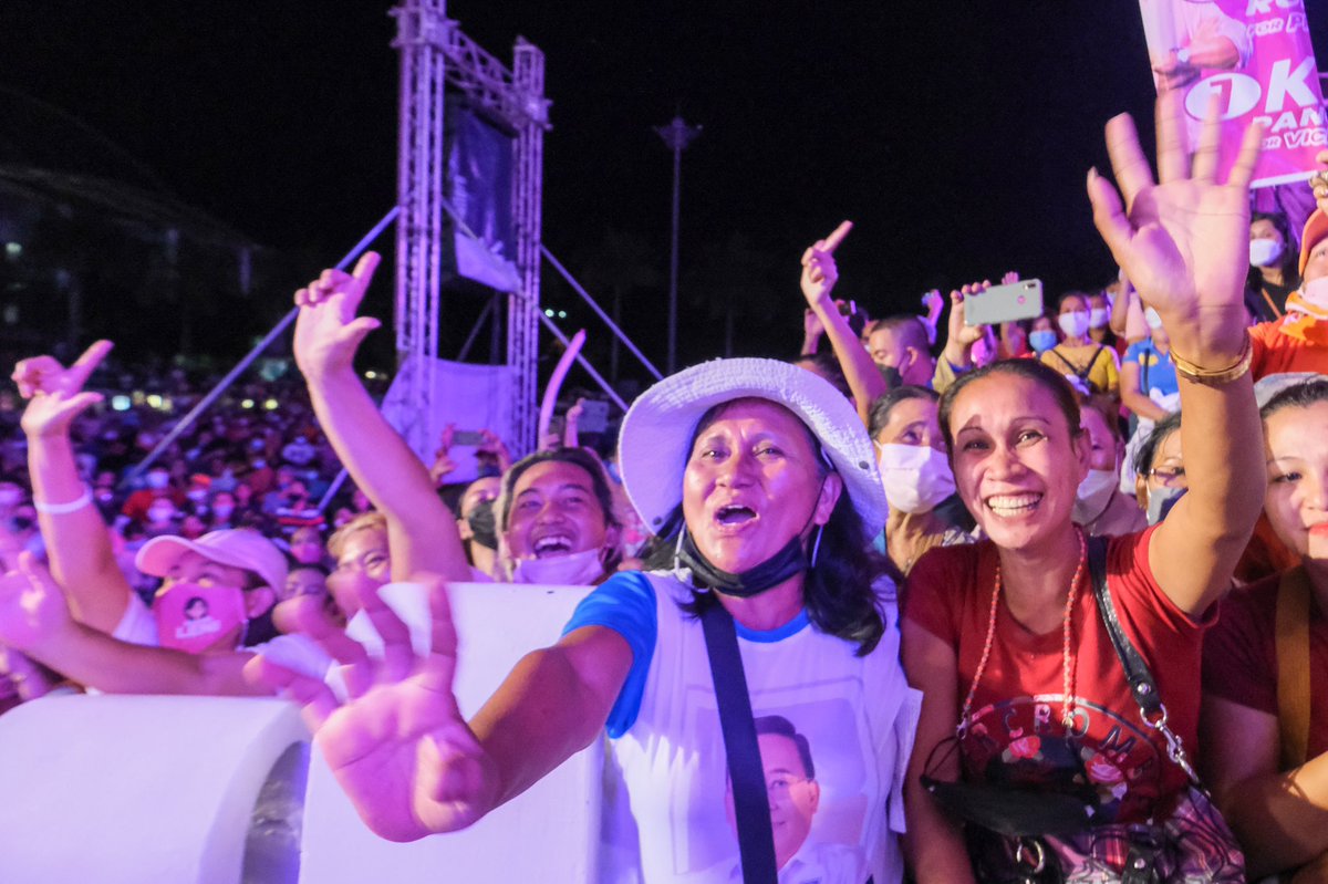 lenirobredo's tweet photo. Grateful for the chance to be with you, Davao! Maraming, maraming salamat sa pagtindig at pagmamahal💖

#PaglaumSaTagum
#TAGUMpayNiLeni 
#REPORMAParaSaLahat https://t.co/V3ckJP0CQj