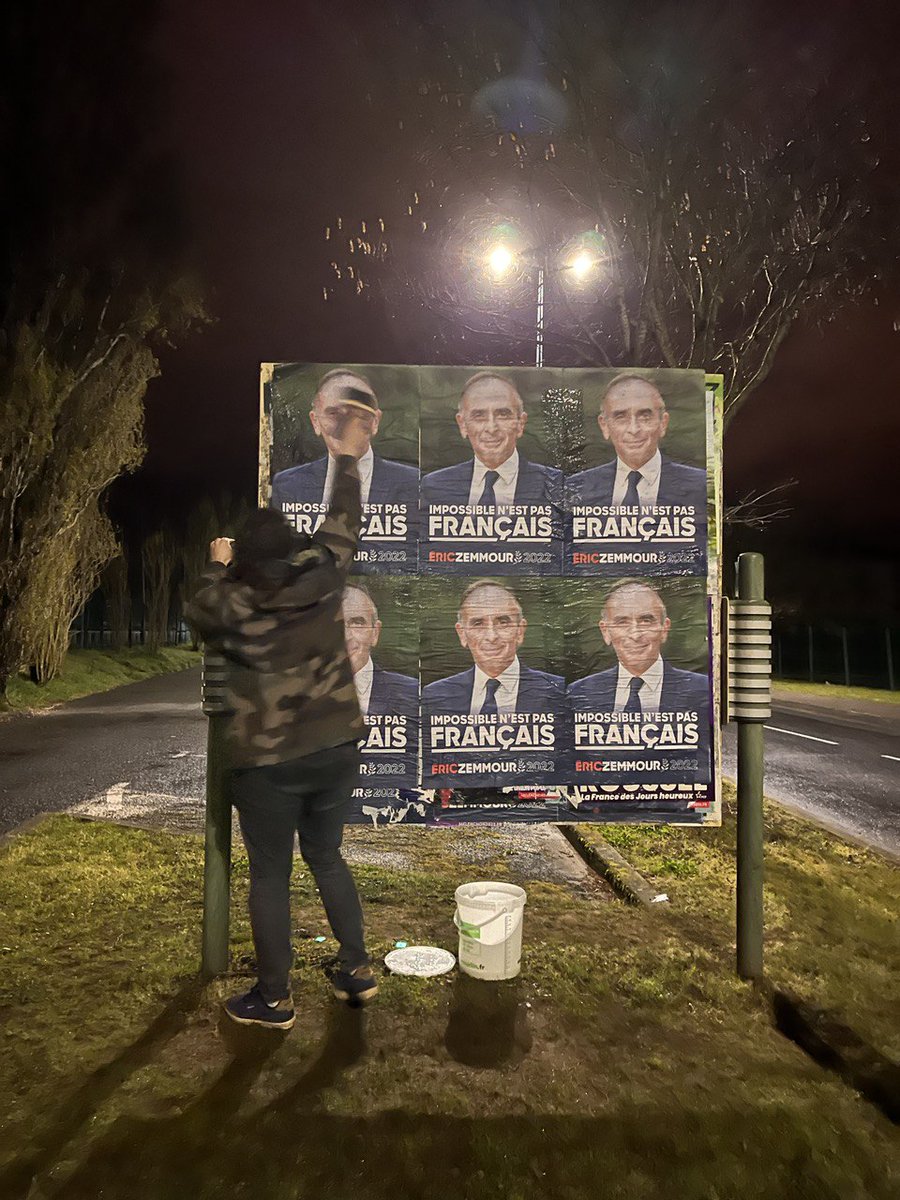 GenerationZ_81's tweet photo. Bravo à notre équipe Castraise pour leur engagement pour notre candidat Eric Zemmour ! #Zemmourland 🚀🇫🇷 https://t.co/466NrHWX7h